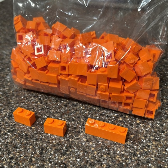 PRE OWNED LEGO PARTS - BRIGHT ORANGE BRICK 1 x 1 - No 3005 QTY 349 - Picture 3 of 6
